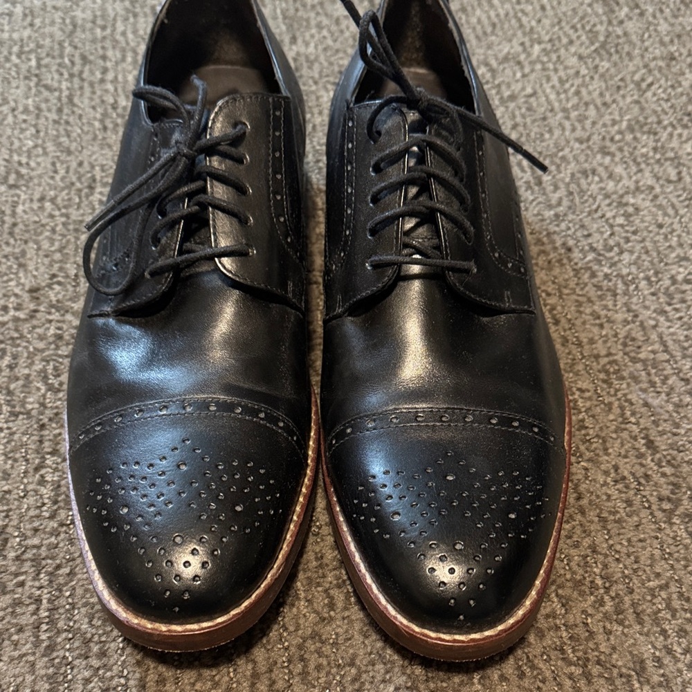Johnston & MurphyClassic Black Leather Men's Dress Shoes